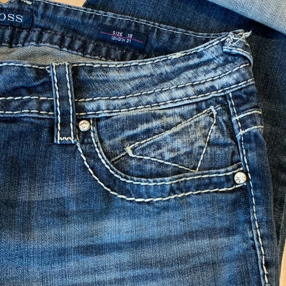 Nearly New Vigoss The Dallas Embroidery Capri Jeans - Picture 5 of 11